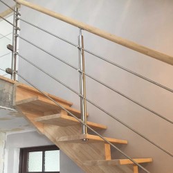 Escalier 1/2 tour sur mesure - Modèle limon central en bois et poteaux inox | OéBa
