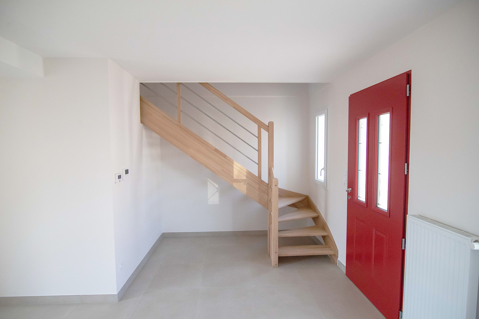Escalier modèle contemporain en bois et en inox de forme Escalier Quart tournant